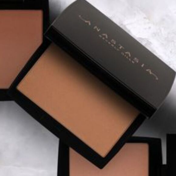 Anastasia Beverly Hills Powder Bronzer - Picture 3 of 7